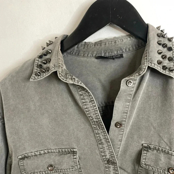 TOPSHOP - Black/dark grey studded buttons down shirt - US2 - Picture 2 of 7